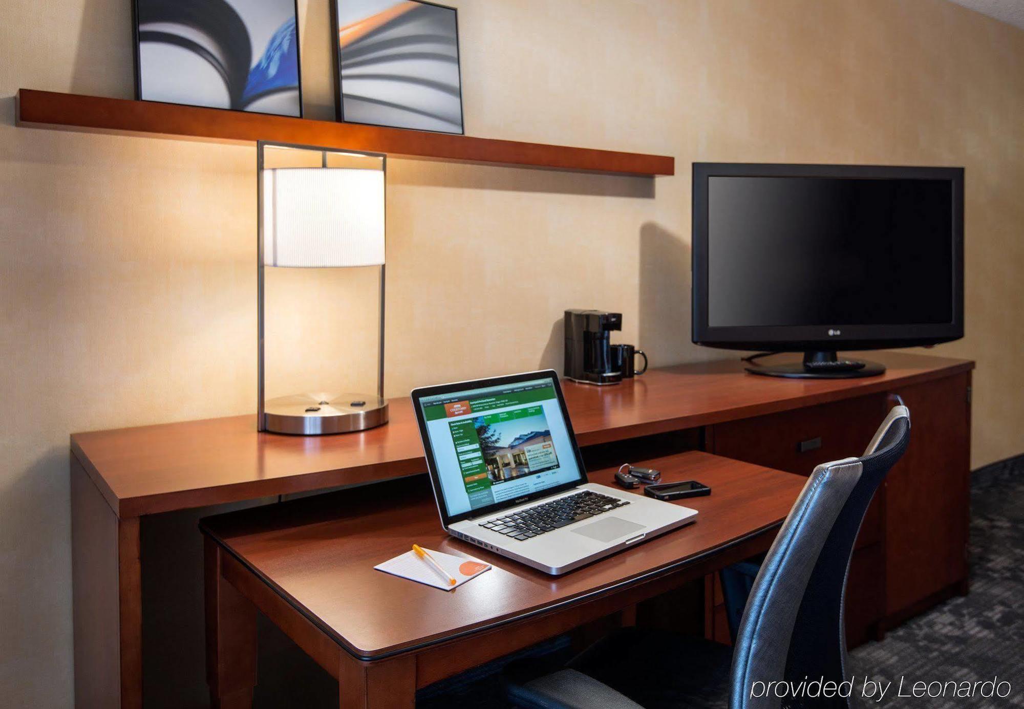 Courtyard By Marriott Portland
